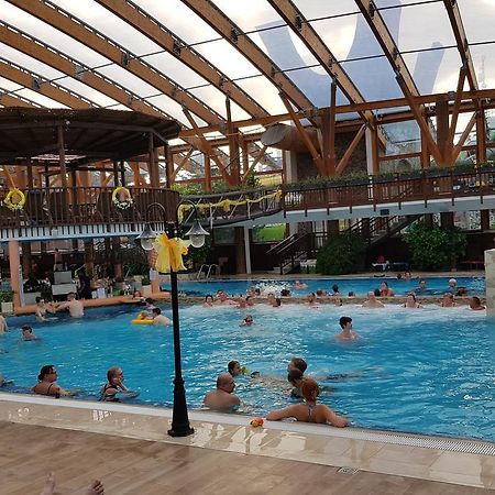 Chata U Vinara Milana, Tatralandia Liptovsky Mikulas Luaran gambar